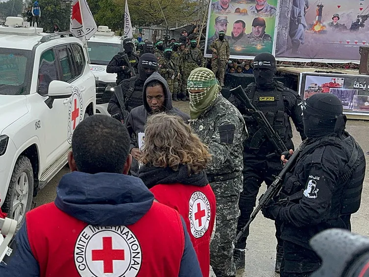 Esir takasında yedinci tur! Rehineler serbest bırakılıyor: Netanyahu geri adım attı