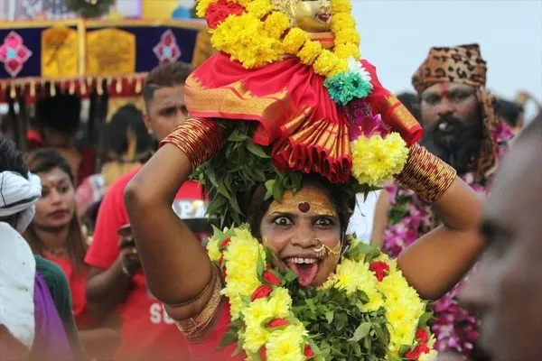 1,5 milyon Hindu Thaipusam için buluştu