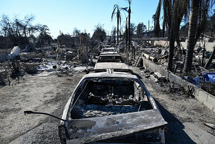 Yangınlar Los Angeles’ı yuttu: ABD’de alev hortumu alarmı! İçme suları zehirlenecek