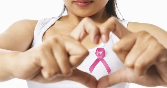 Kadınların dikkat etmesi gereken meme kanseri belirtileri