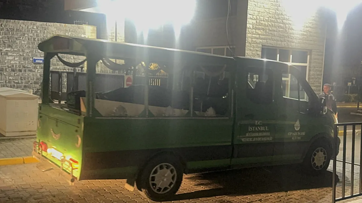 Eşi ve iki çocuğunun ardından hayatını kaybetti! Baba Servet Böcek’in cenazesi Adli Tıp Kurumuna getirildi Eşi ve iki çocuğunun ardından hayatını kaybetti! Baba Servet Böcek’in cenazesi Adli Tıp Kurumuna getirildi