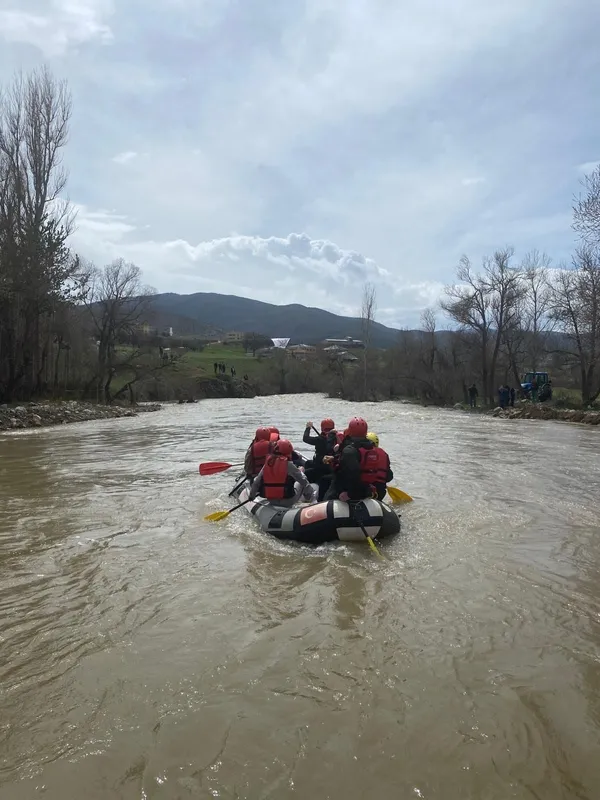 kelkit-cayinda-rafting-heyecani-3-kilometrelik-parkurda-nefes-kesen-anlar-1777205495458.jpg