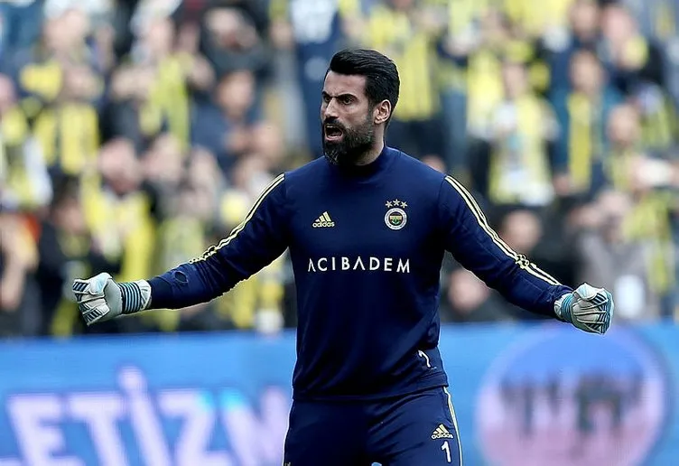 Fenerbahçe-Galatasaray derbisinde tribünler rengarenk