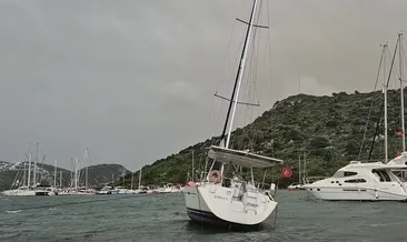 Bodrum’da fırtına etkili oldu, 2 tekne karaya oturdu