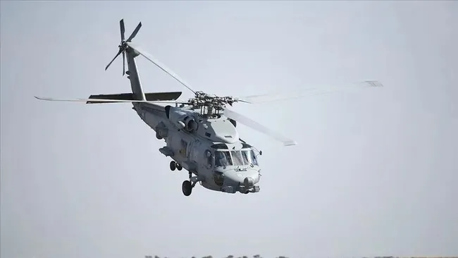 umman-denizinde-sicak-saatler-abd-ordusuna-ait-helikopter-acil-inis-yapti-1-kisi-kayboldu-1782933661497.jpeg Umman Denizi'nde sıcak saatler! ABD ordusuna ait helikopter suya acil iniş yaptı! 1 kişi kayboldu...