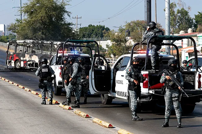 meksikada-sokaklar-karisti-kartel-lideri-el-mencho-olduruldu-polis-ile-cete-uyeleri-catisiyor-1771792009614.jpg Meksika'da sokaklar karıştı: Kartel lideri El Mencho öldürüldü! Polis ile çete üyeleri çatışıyor
