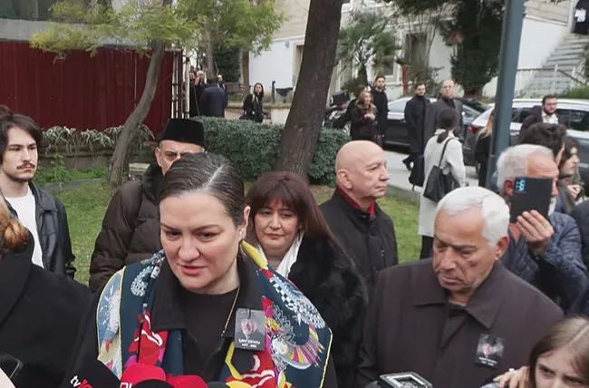 son-dakika-prof-dr-ilber-ortayliya-son-veda-kizinin-son-sozleri-yurekleri-dagladi-icimi-acitti-1773650969283.jpeg