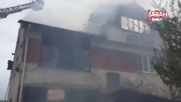 Bolu'da 2 katlı ev çıkan yangında küle döndü | Video