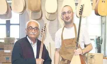 Biri sazını yaptı diğeri türküsünü okudu #kirsehir