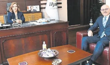 Dev kamyonun kadın operatörü