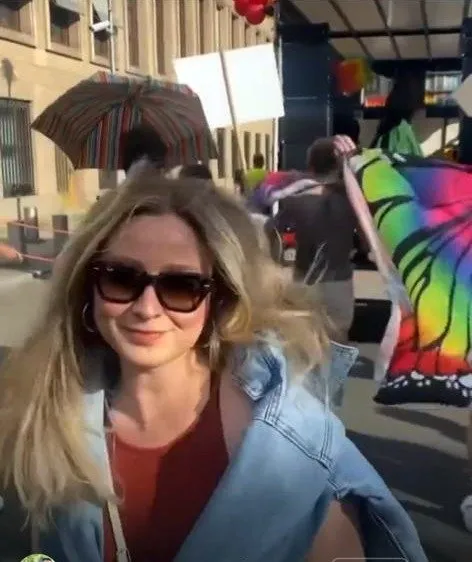 CHP’li başkanın danışmanı LGBT gösterisinde ön saflarda yer aldı