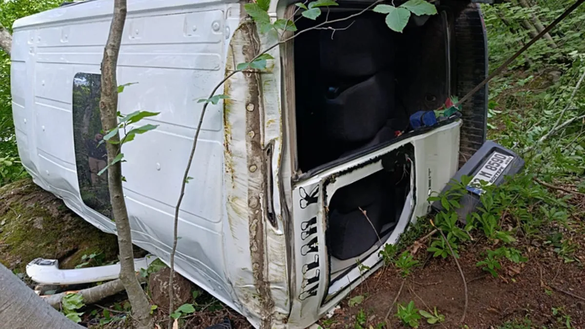 Ordu’da feci kaza: Minibüs uçuruma yuvarlandı! 9 yaralı Ordu’da feci kaza: Minibüs uçuruma yuvarlandı! 9 yaralı