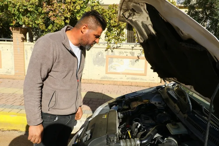 Aracın hava filtresine giren fare zor anlar yaşattı: Sürücünün çıkartma yöntemi ise yüzleri gülümsetti!