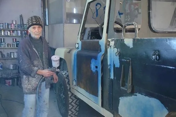 Hurdadan askeri araçları alıp şahesere çeviriyor!