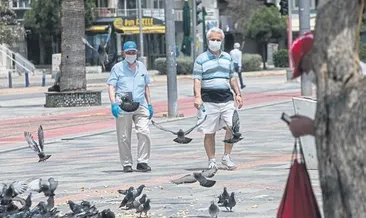 Yaşlılar parklara çıkıp nefes aldı