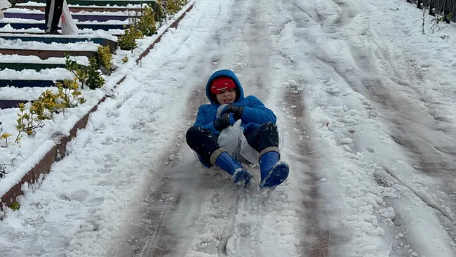 son-dakika-hava-durumu-uyarisi-meteorolojiden-40-il-icin-kar-alarmi-o-tarihlerde-yer-gok-beyaza-burunecek-1767679125634.jpeg (800×450)