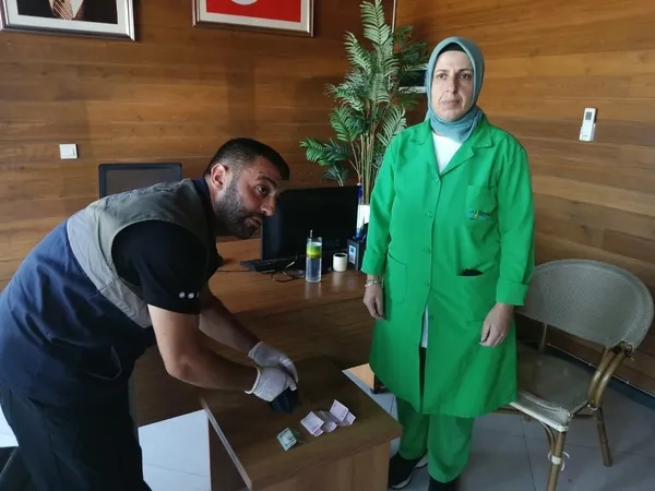 gozlerine-inanamadi-kumlarin-arasinda-kucuk-bir-servet-buldu-hemen-fotografini-cekip-1783765022082.jpg