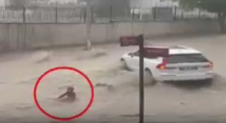 Ankara’da sel faciası: Küçük çocuk aracın altında sıkıştı!