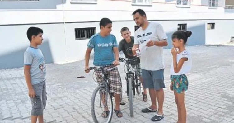 Papağanı ‘Baba’yı ilanlarla arıyor