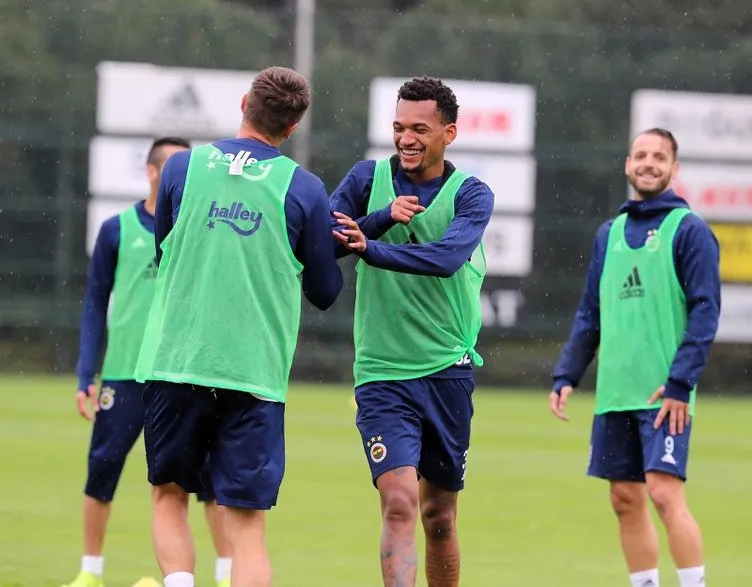 Ersun Yanal biletlerini kesti! Fenerbahçe'de 8 isim yolcu