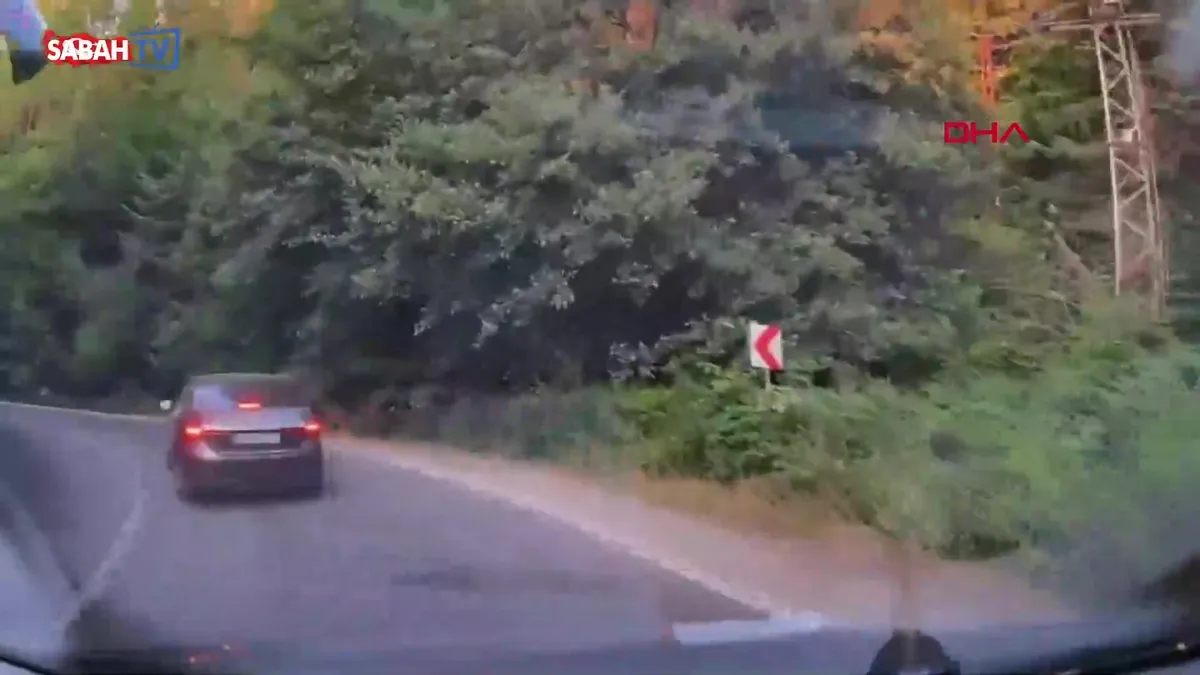 Motosikletin otomobile çarptığı kaza kameraya yansıdı | Video videosunu izle Motosikletin otomobile çarptığı kaza kameraya yansıdı | Video videosunu izle