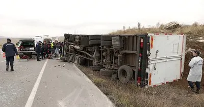 Sivas’ta nakliye kamyonu devrildi 1 ölü 1 yaralı #erzincan