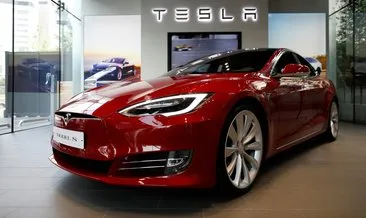 Tesla Model S alevler içinde kaldı!