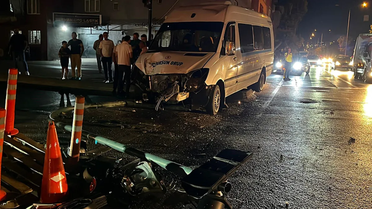Bursa’da zincirleme kaza! 2 otomobil dereye uçtu: 6 yaralı Bursa’da zincirleme kaza! 2 otomobil dereye uçtu: 6 yaralı
