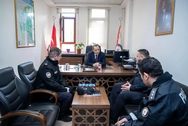 istanbul-emniyet-muduru-selami-yildiz-denetimlerine-devam-etti-1738433209912.jpg