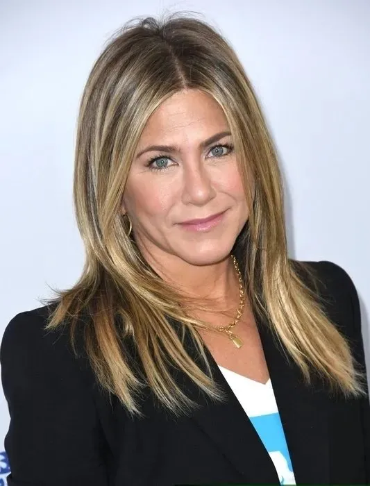 ’Friends’in ’Rachel Green’i yıllara meydan okuyor! 56 yaşındaki Jennifer Aniston gençlik iksirinin sırrını açıkladı...