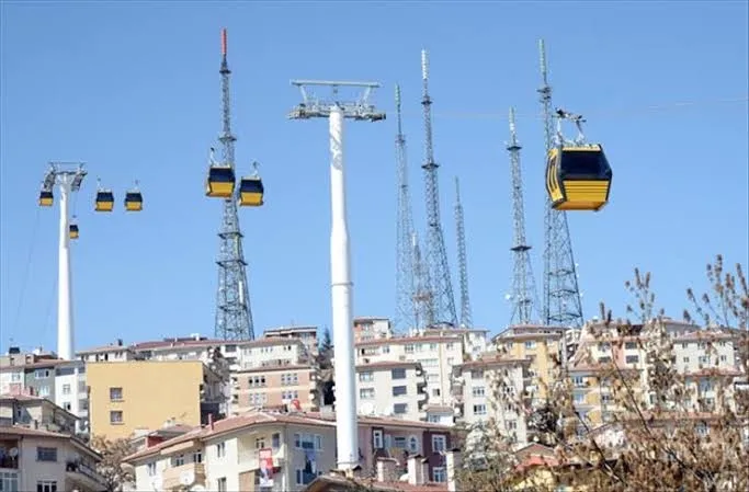 ankara-buyuksehir-belediyesi-2-yil-sonra-hizmete-acmisti-sentepe-teleferigi-yeniden-bozuldu-1651657551146.jpg
