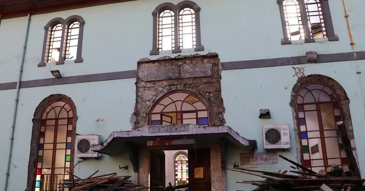 77 yıllık cami parça parça sökülüyor