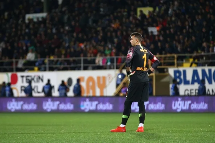 Fernando Muslera’ya İngiltere’den iki talip! Galatasaray’la temasa geçildi