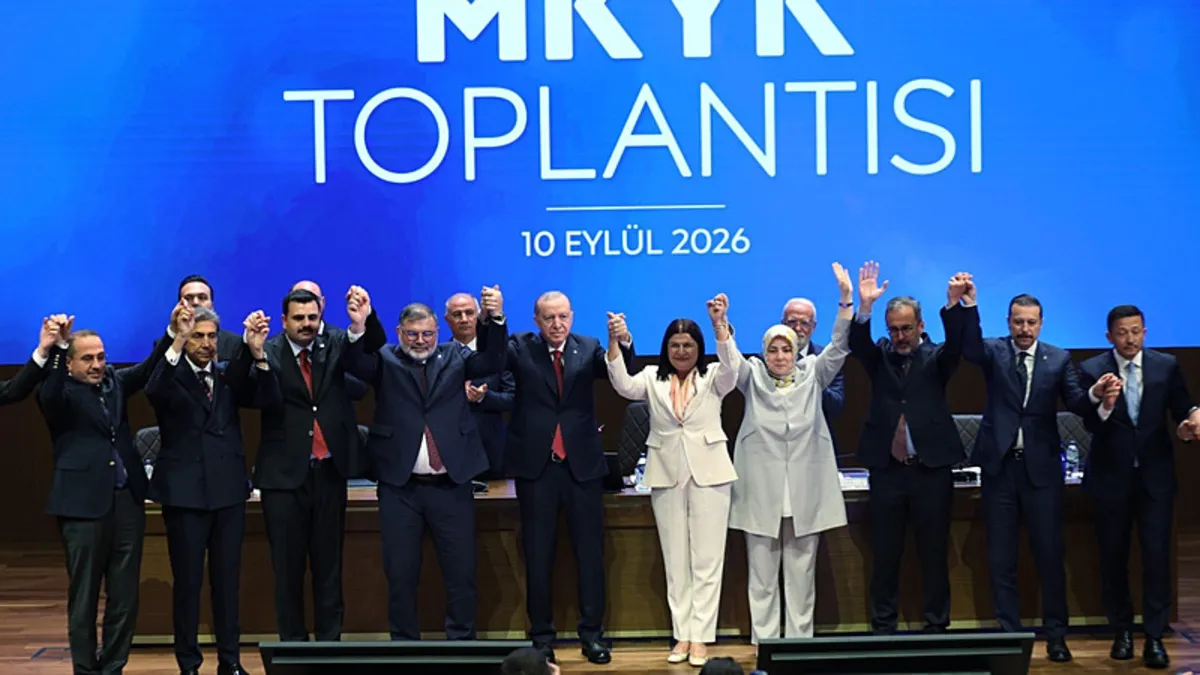 SON DAKİKA | 4 belediye başkanı daha AK Parti'ye katıldı! Rozetlerini Başkan Erdoğan taktı