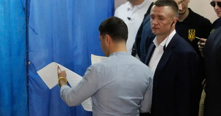 Ukrayna’daki erken genel seçimde Zelenskiy’in partisi birinci