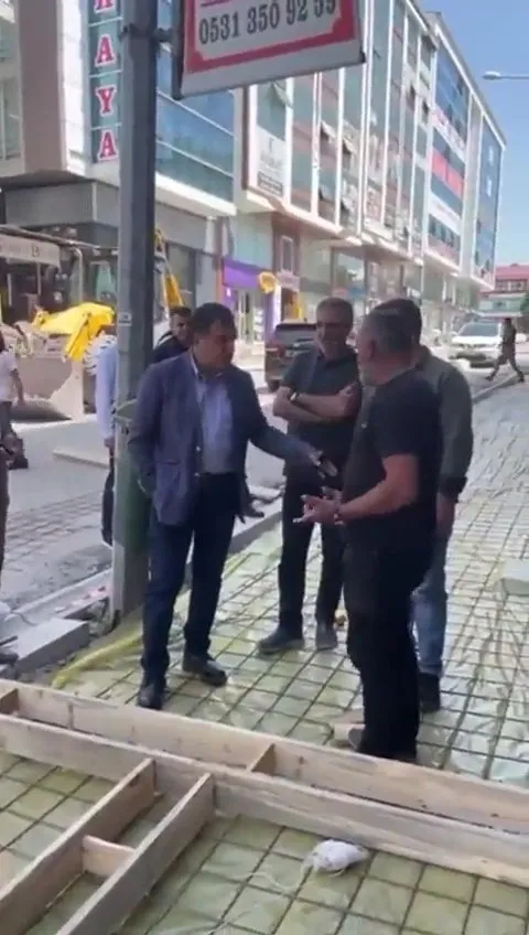 chpli-ardahan-belediye-baskani-faruk-demire-tepkiler-cig-gibi-engelli-yolu-ne-olacak-sorusuna-skandal-yanit-1658062678190.jpg