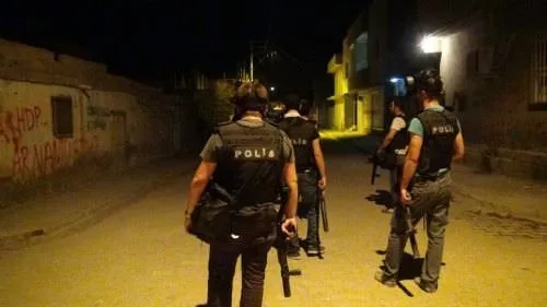 PKK’lılar silahla polisin üstüne yürüdü