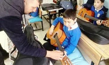 Sarıgöl Halk Eğitim Merkezinden gitar kursu