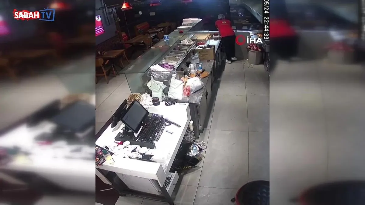 Esenyurt’ta bir dönerci ve rezidansa kurşun yağmuru kamerada | Video