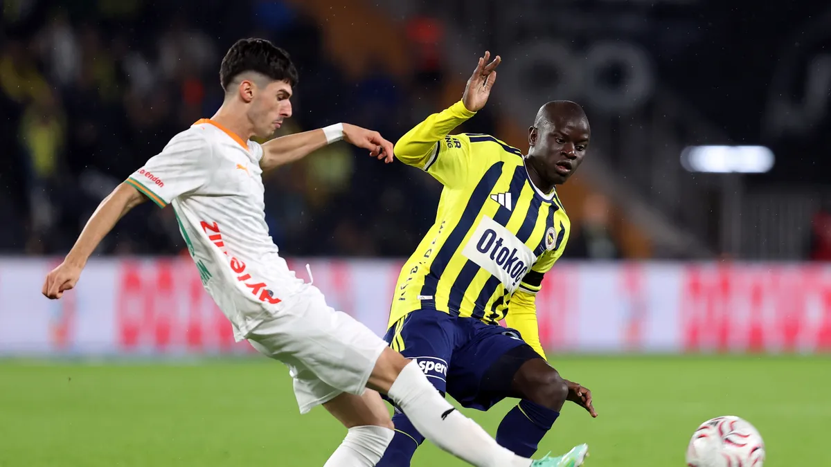 FENERBAHÇE CORENDON ALANYASPOR CANLI | Fenerbahçe, Alanyaspor'u ağırlıyor! İkinci yarı oynanıyor... haber görseli