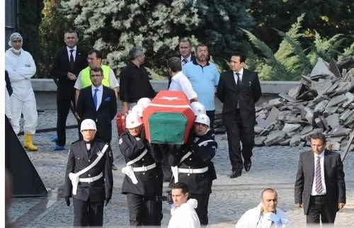 Turgut Özal'ın naaşı mezardan çıkarıldı