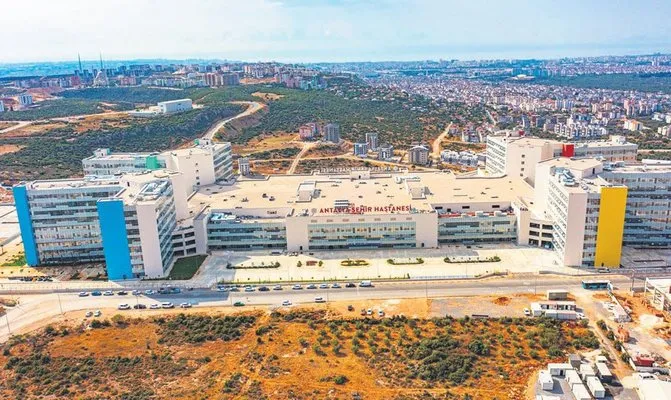 Antalya Şehir Hastanesi resmi açılış için gün sayıyor