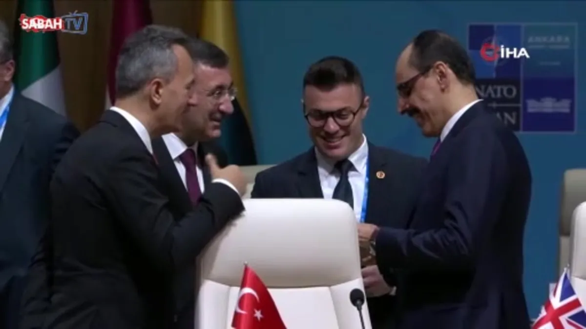 NATO Zirvesi’nde Başkan Erdoğan’ın kalemi ilgi odağı oldu | Video videosunu izle NATO Zirvesi’nde Başkan Erdoğan’ın kalemi ilgi odağı oldu | Video videosunu izle