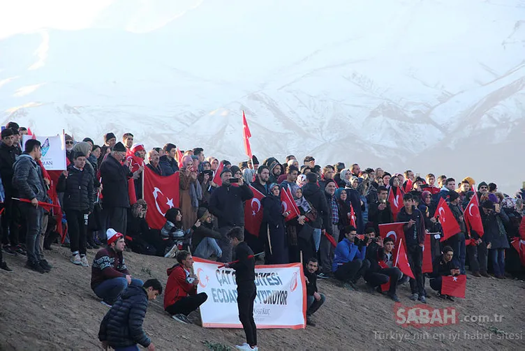 Binlerce Erzurumlu 141 yıl önceki gibi Tabyalara yürüdü