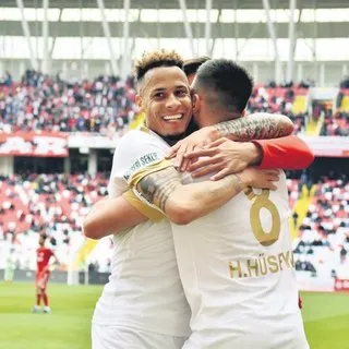 Kayserispor ilk yarıda işi bitirdi