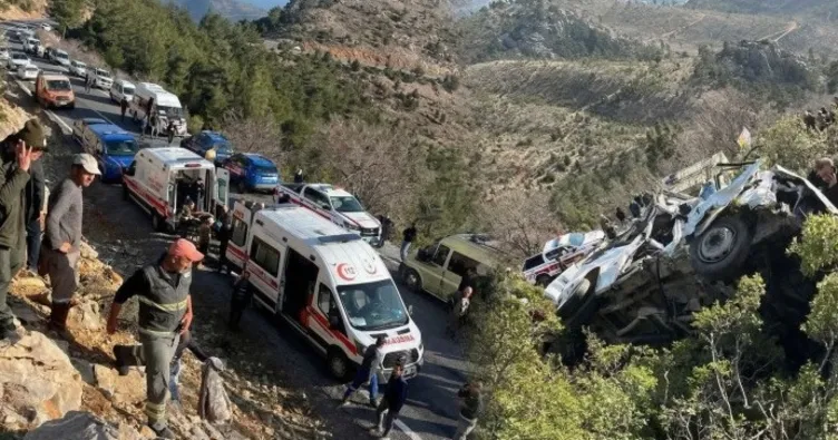 Mersin’de feci kaza! 3 ölü, 14 yaralı