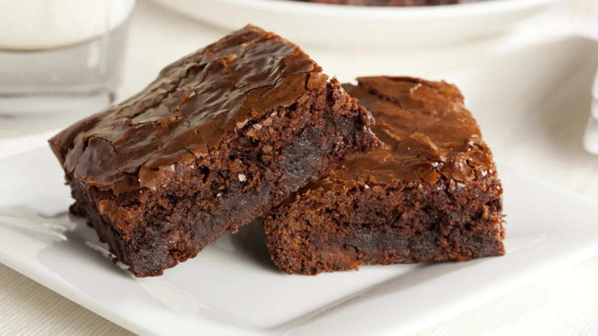 Dışı hafif kıtır, içi akışkan! Tam kıvamında brownie tarifi