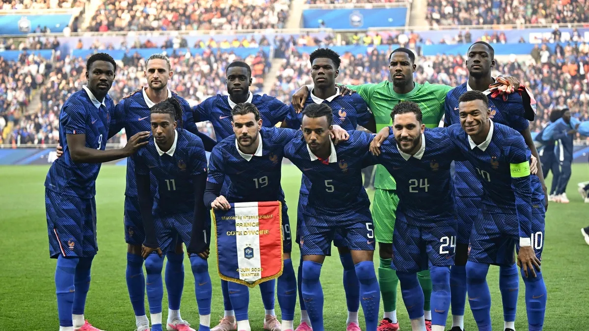 Fransa Milli Futbol Takımı oyuncuları sahada.