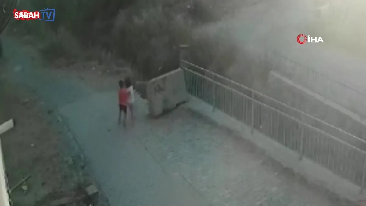Yaşıtları tarafından su kanalına itildi! 6 yaşındaki otizmli Helin Naz’ın annesi: ‘Kızım konuşamıyor, kendini ifade edemiyor’ | Video videosunu izle Yaşıtları tarafından su kanalına itildi! 6 yaşındaki otizmli Helin Naz’ın annesi: ‘Kızım konuşamıyor, kendini ifade edemiyor’ | Video videosunu izle