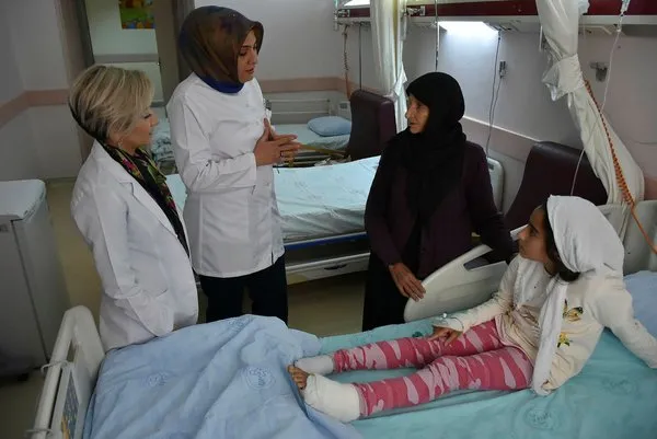Türk askerinin enkazdan kurtardığı Afrinli çocuk sağlığına kavuşuyor